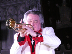 Jean-Claude Borelly et sa trompette d'Or
