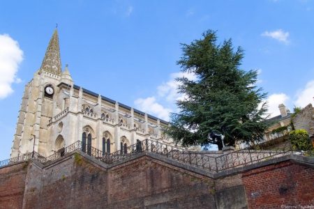 Le dimanche 18 décembre, à 16 heures, à...